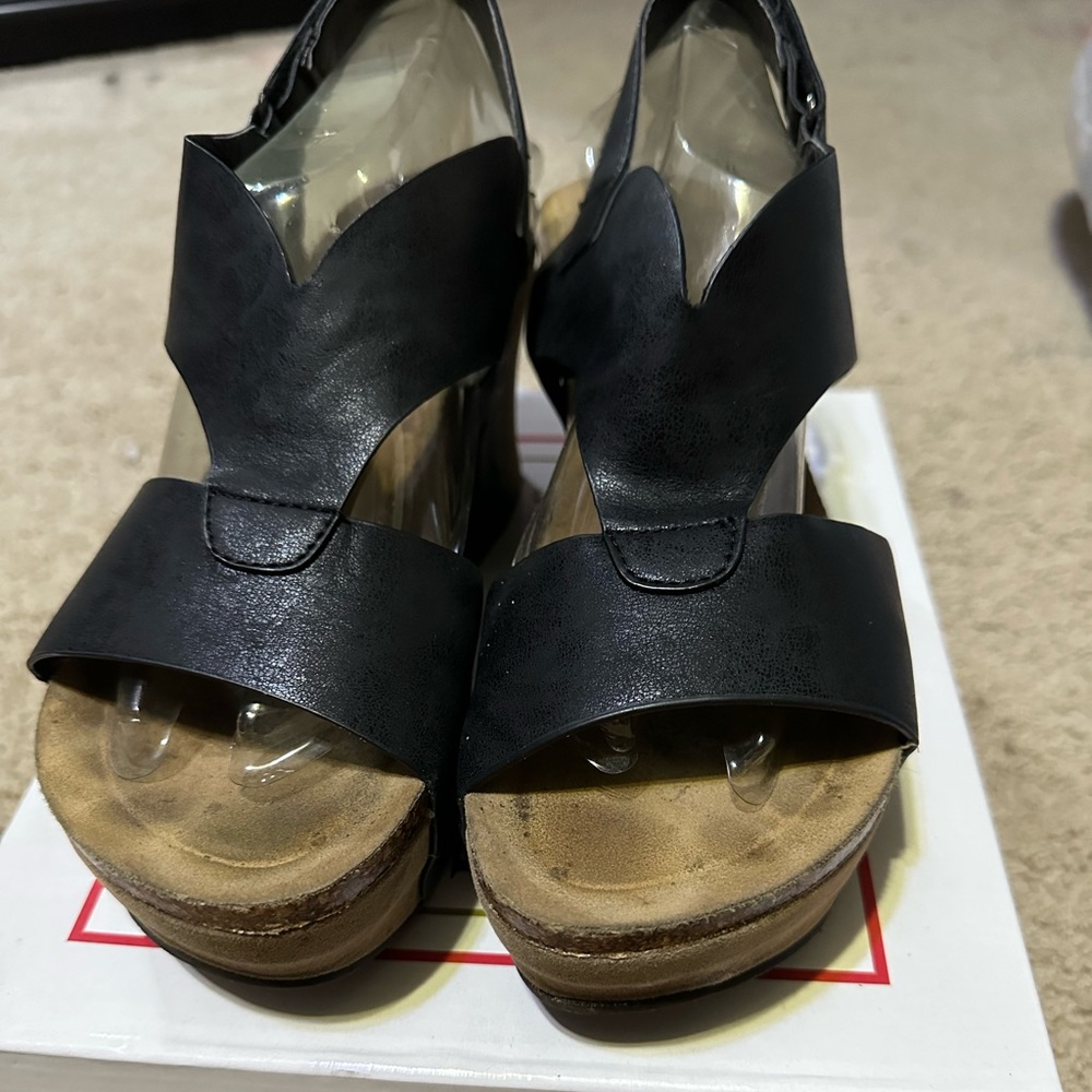 Pierre Dumas black, size 9.